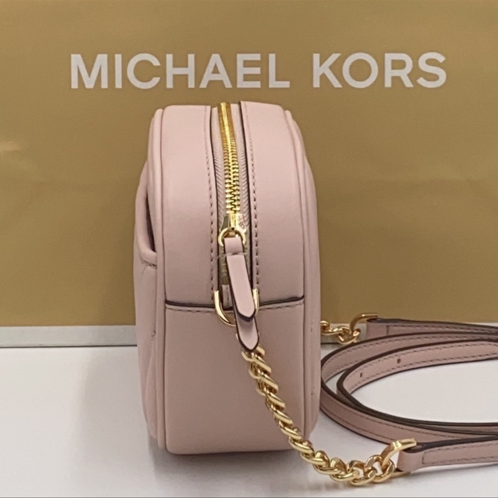 MICHAEL KORS ROSE SM OVAL CAMERA XBODY POWDER BLS - Picture 2 of 16